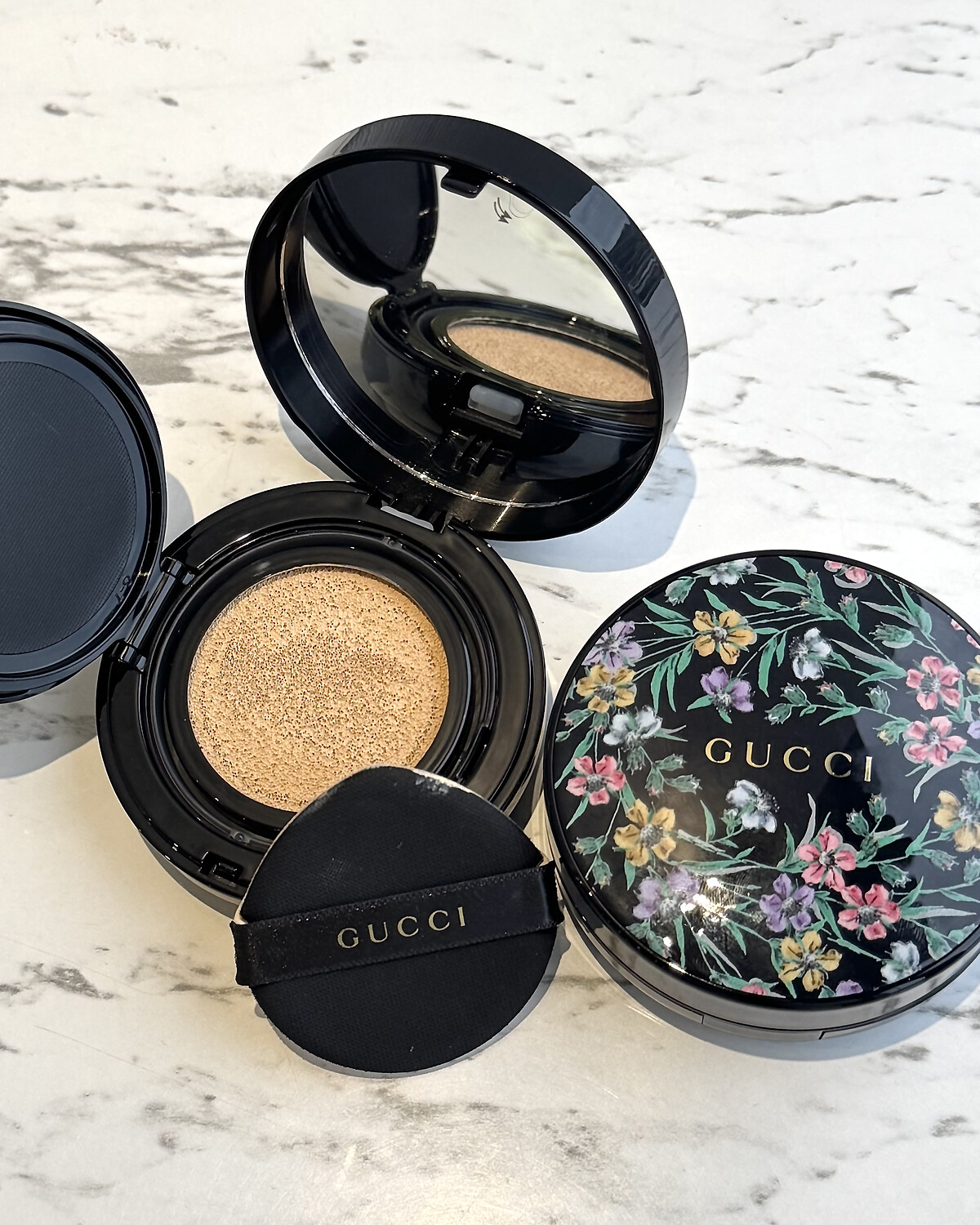 GUCCI 恆久柔霧氣墊粉餅,NT2,900。