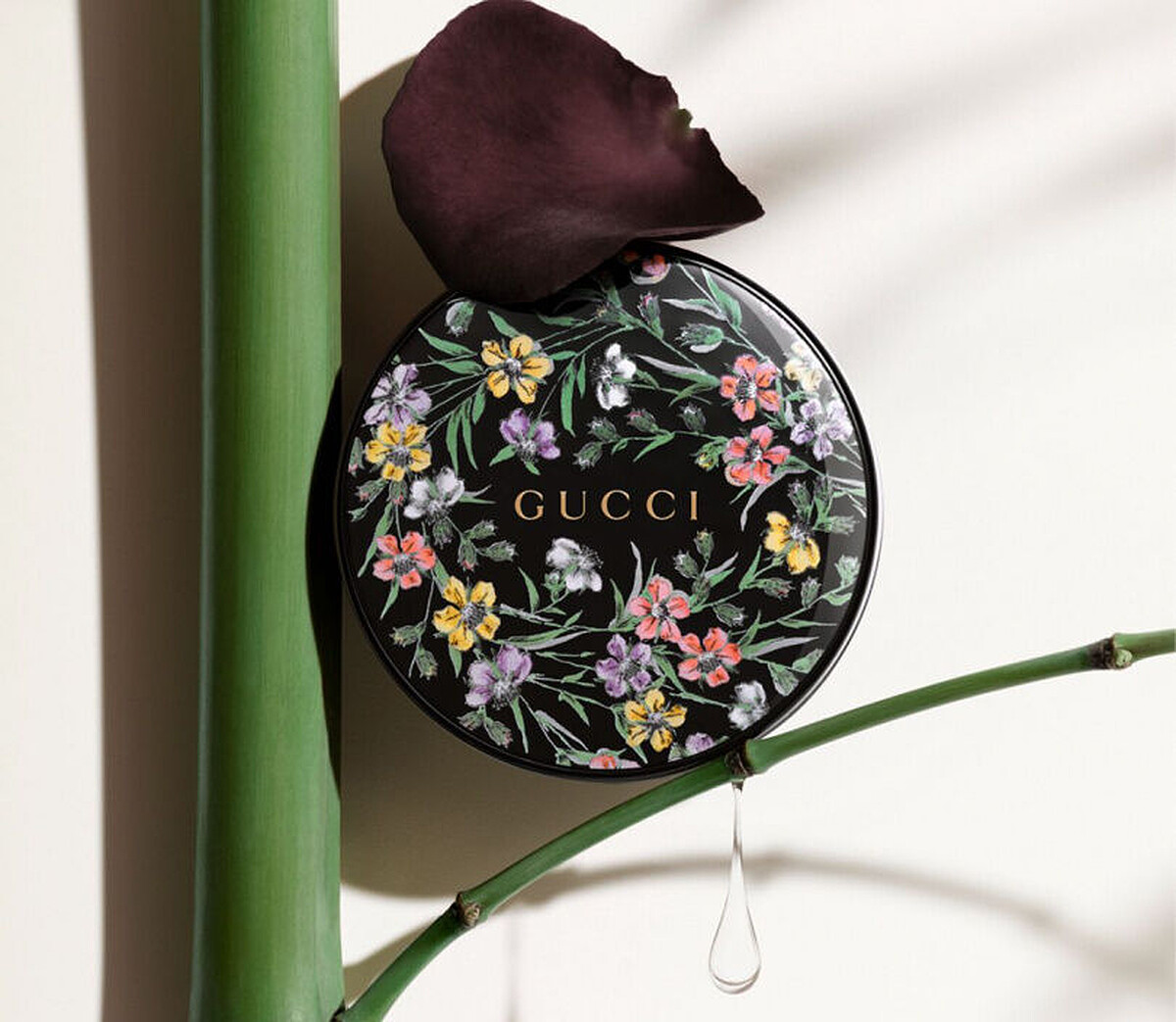 GUCCI 恆久柔霧氣墊粉餅,NT2,900。