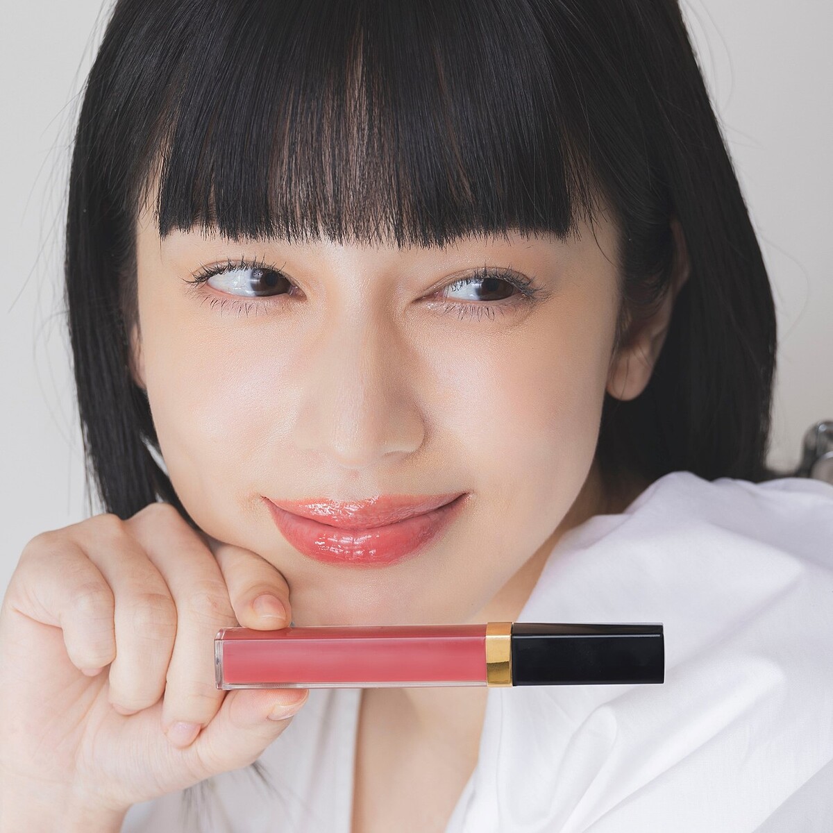 香奈兒全新「COCO晶凍光潤唇釉」，#448 OPULENCE華麗。