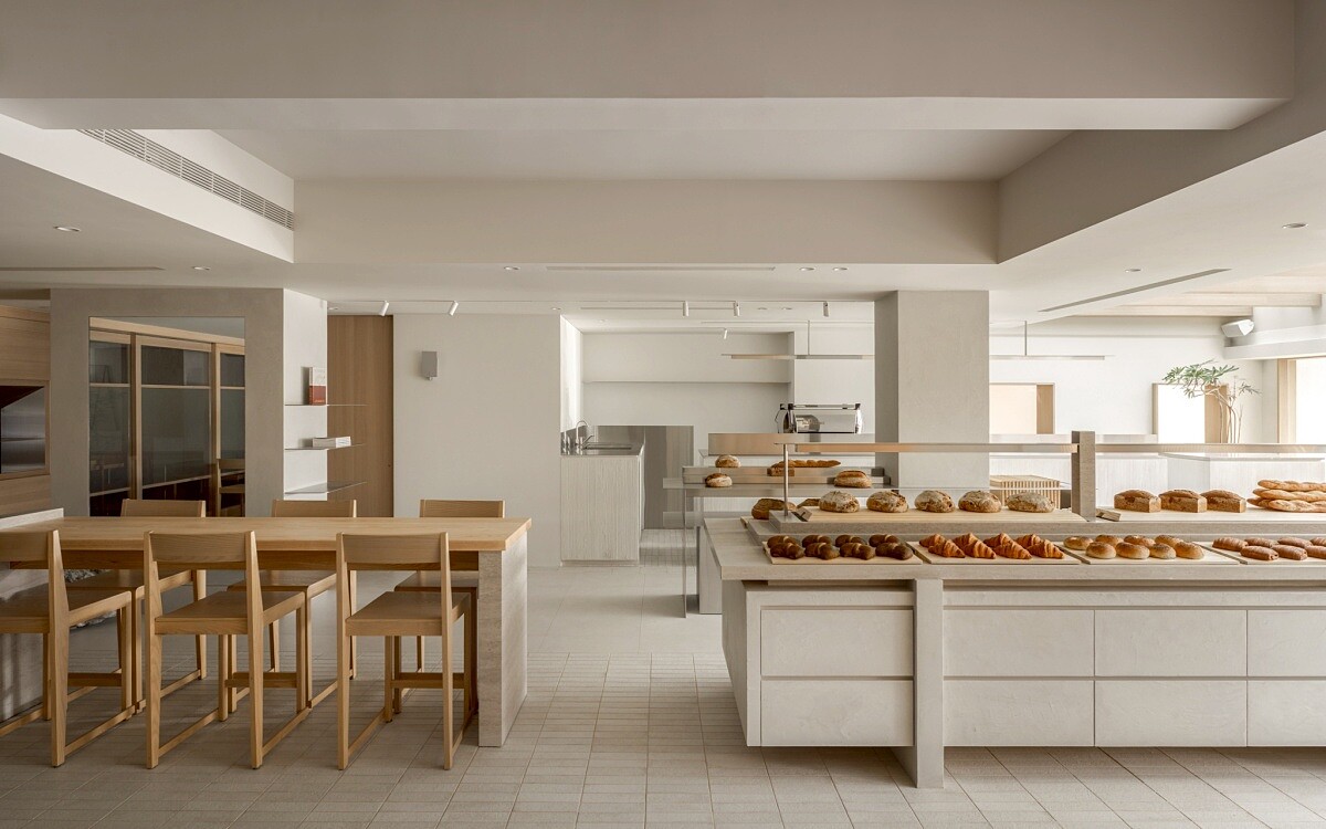 「French Twist Bakery」每天新鮮出爐麵包，售完為止。