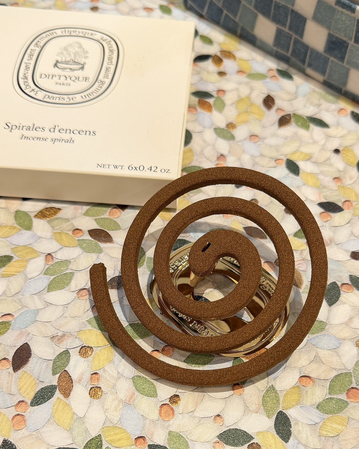 Diptyque 2026夏日限量環形線香，NT2,100。