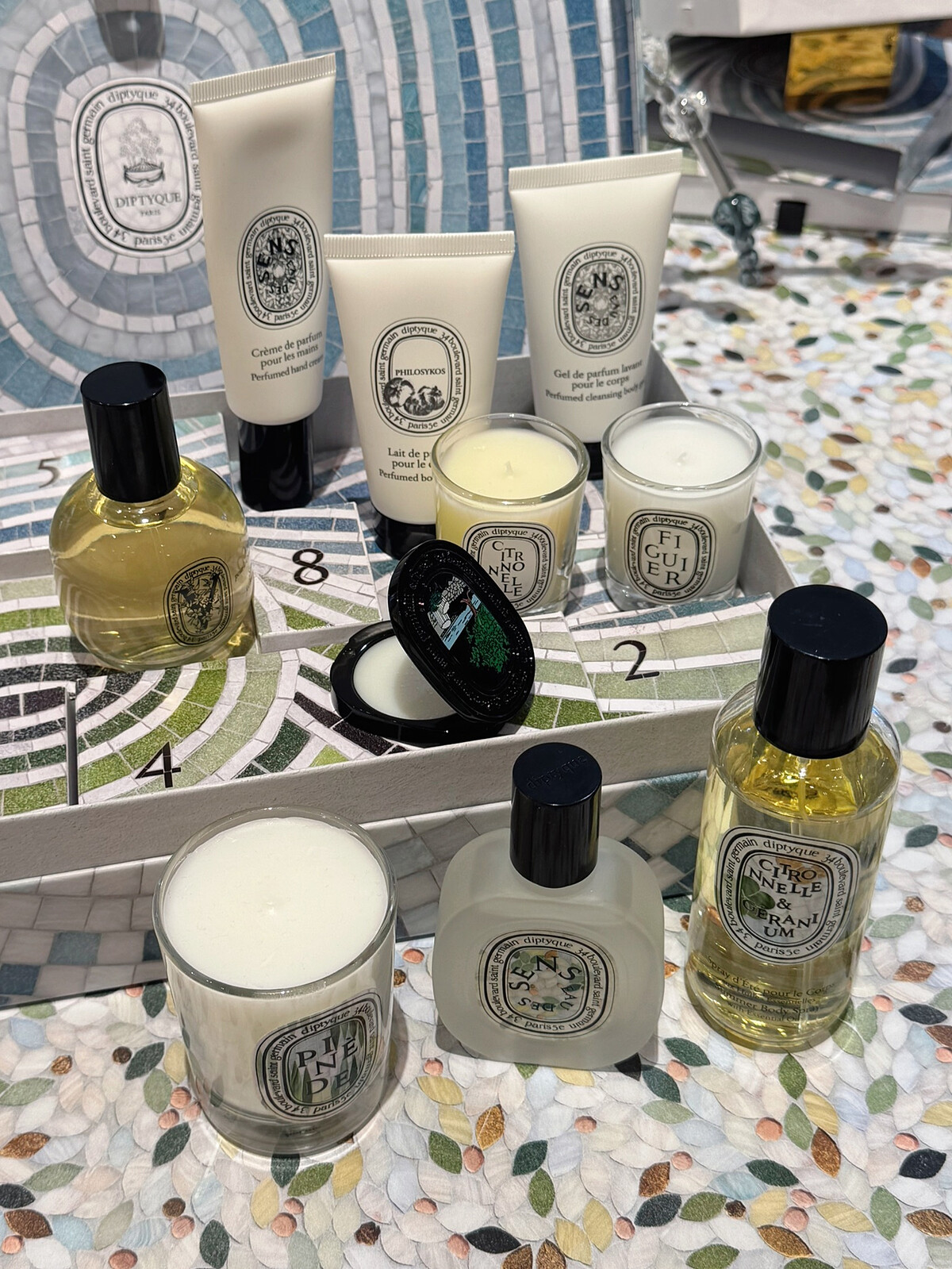 Diptyque 2026夏日限量月曆，NT10,500。