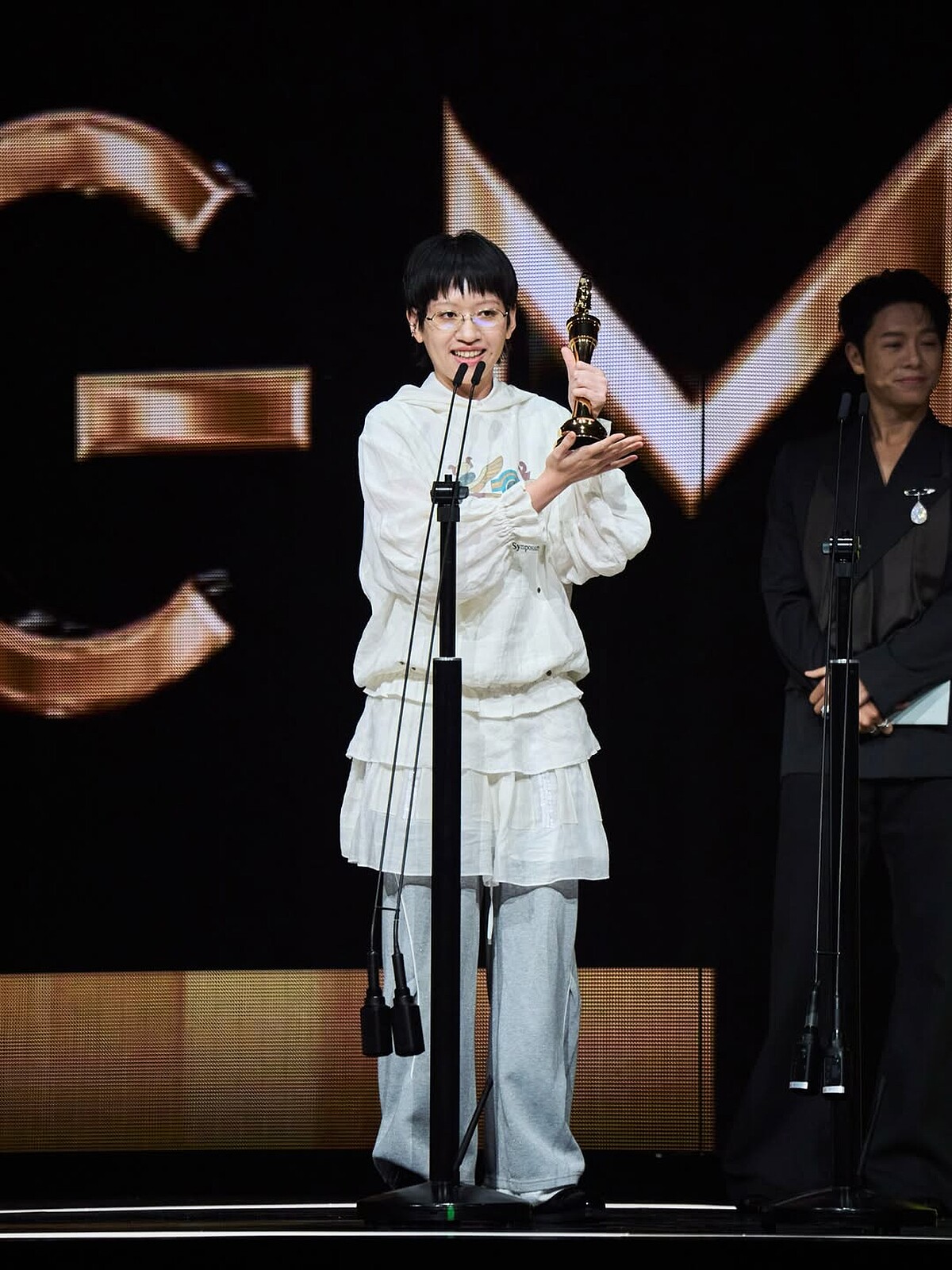 2026金曲最佳新人獎:陳嫺靜/如果每天都可以 happy happy 誰想要sad:*- 合作的秘密/顏社企業有限公司