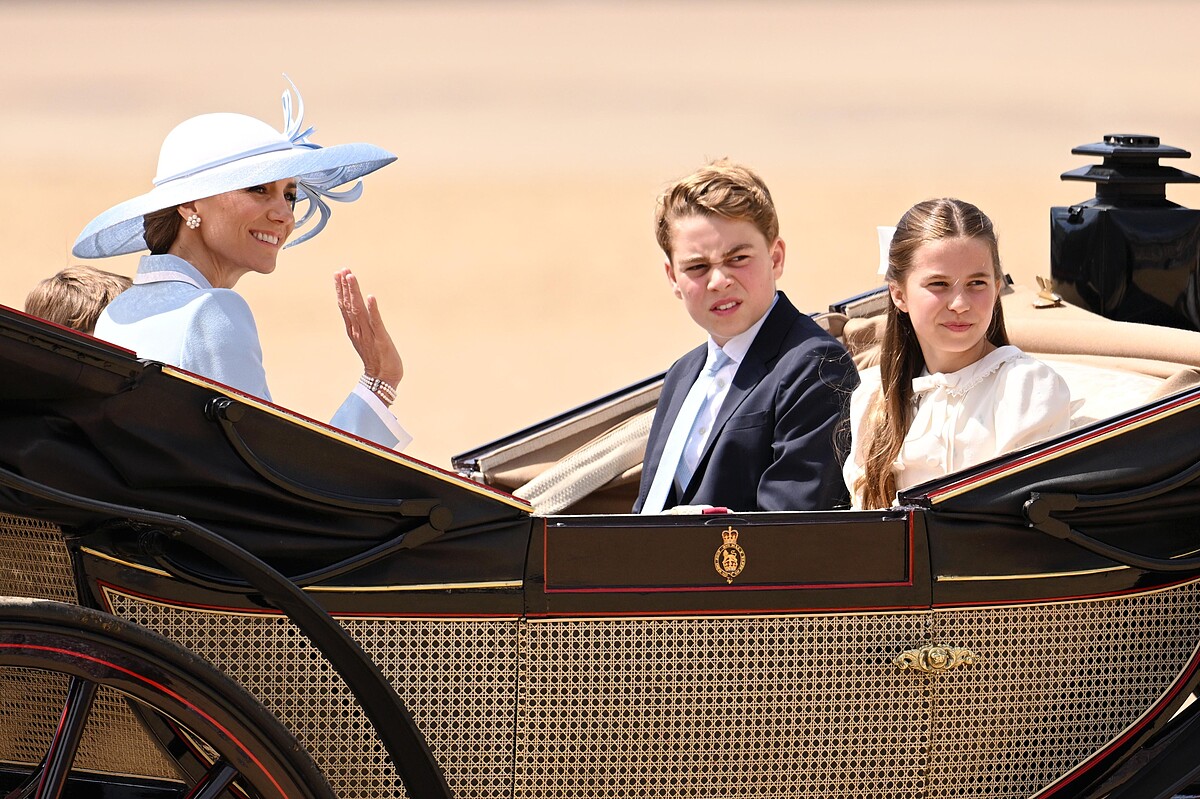 2026年「皇家軍隊閱兵儀式」（Trooping the Colour） 英國倫敦&mdash;6月13日：2026年6月13日，在英國倫敦舉行的「皇家軍隊閱兵儀式」期間，威爾斯夏洛特公主、威爾斯喬治王子、威爾斯王妃凱瑟琳與威爾斯路易王子（由左至右）出席活動。 「皇家軍隊閱兵儀式」是慶祝英國君主官方誕辰的儀式性閱兵活動。該活動匯集了來自皇家衛隊（Household Division）和國王皇家騎砲兵團（King's Troop Royal Horse Artillery）的1400多名士兵，其中包括來自聯合軍樂團的400多名樂手。 （圖片來源：Jeff Spicer／Getty Images）