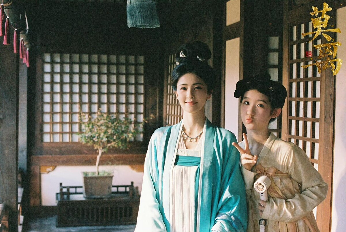 張熙唯在《莫離》飾演白鹿的侍女「杏兒」。