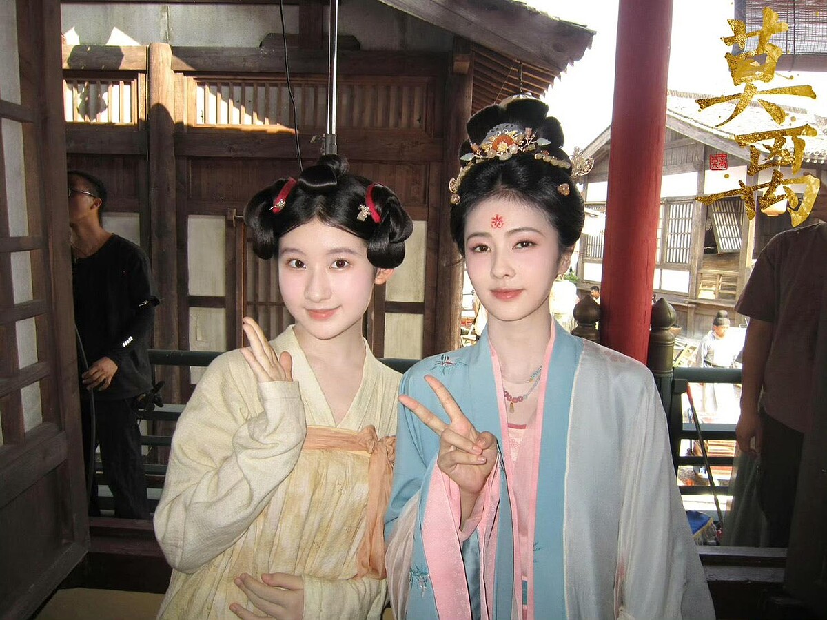 張熙唯在《莫離》飾演白鹿的侍女「杏兒」。