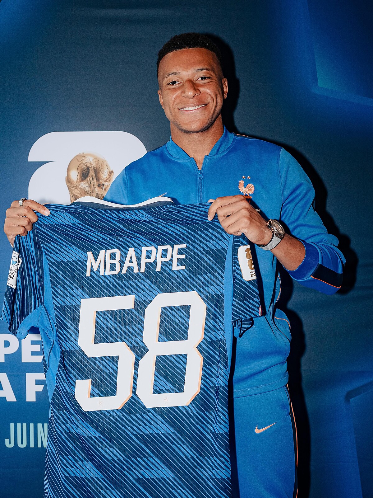 法國隊 姆巴佩(Kylian Mbappé),配戴Big Bang鈦金灰Ahmed Seddiqi 75周年紀念版