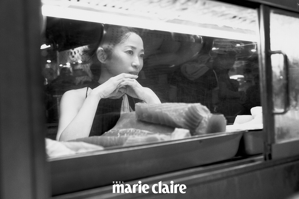 絲質波點洋裝,Max Mara。攝影/Weslie Wei