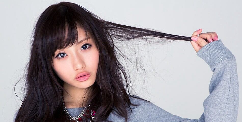 石原聰美減法化妝步驟6:高位腮紅畫法