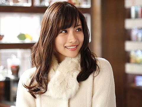 石原聰美減法化妝步驟4:棕色眼影暈染與珠光臥蠶畫法