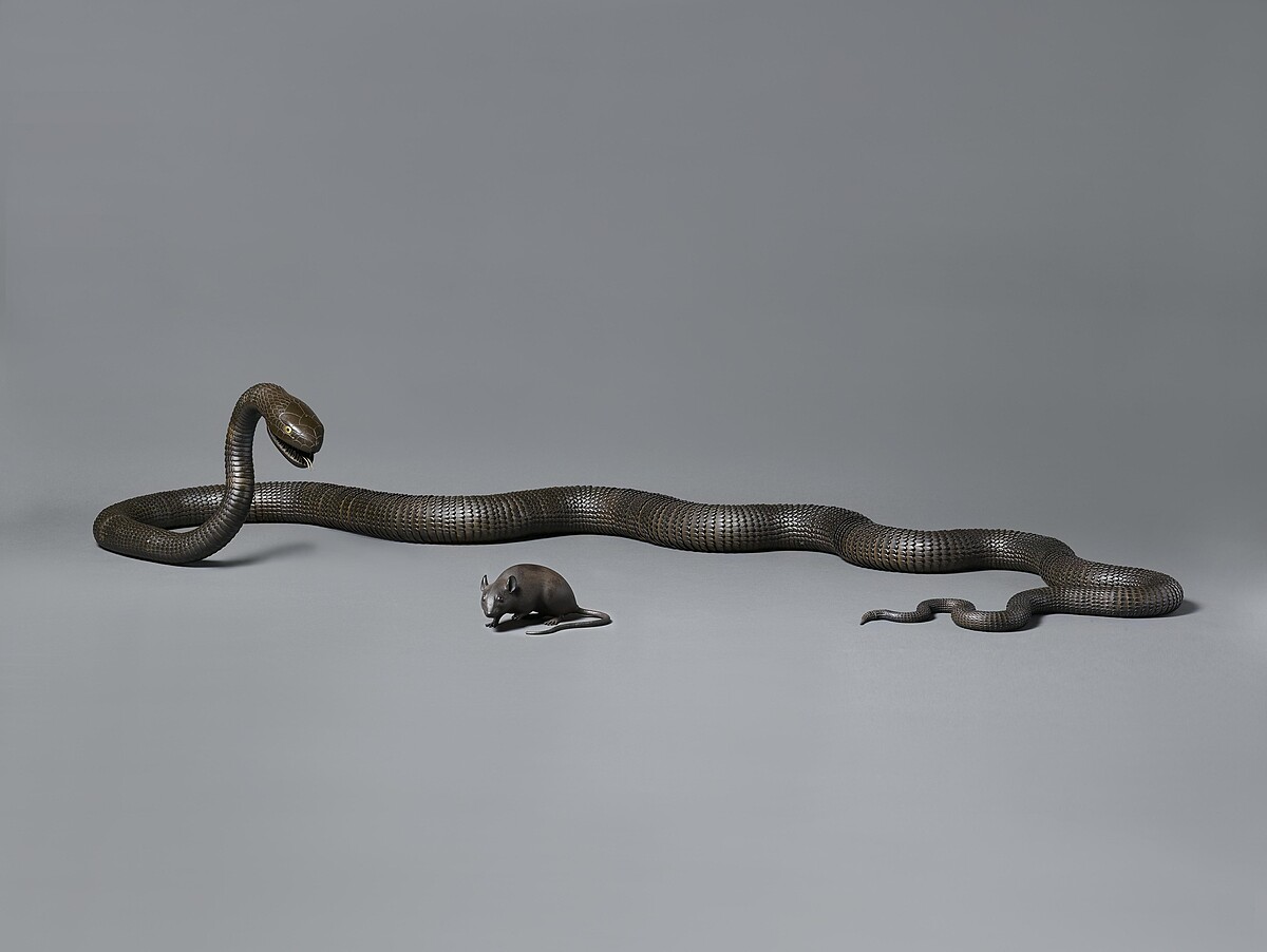明珍宗春，〈鐵自在蟒蛇置物〉，天正二戌年（1574），鐵 ，總長：308 cm，10 kg。
