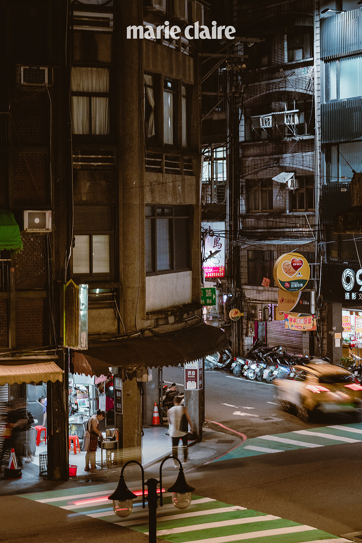 夜晚的基隆與白天呈現不樣的景色。
