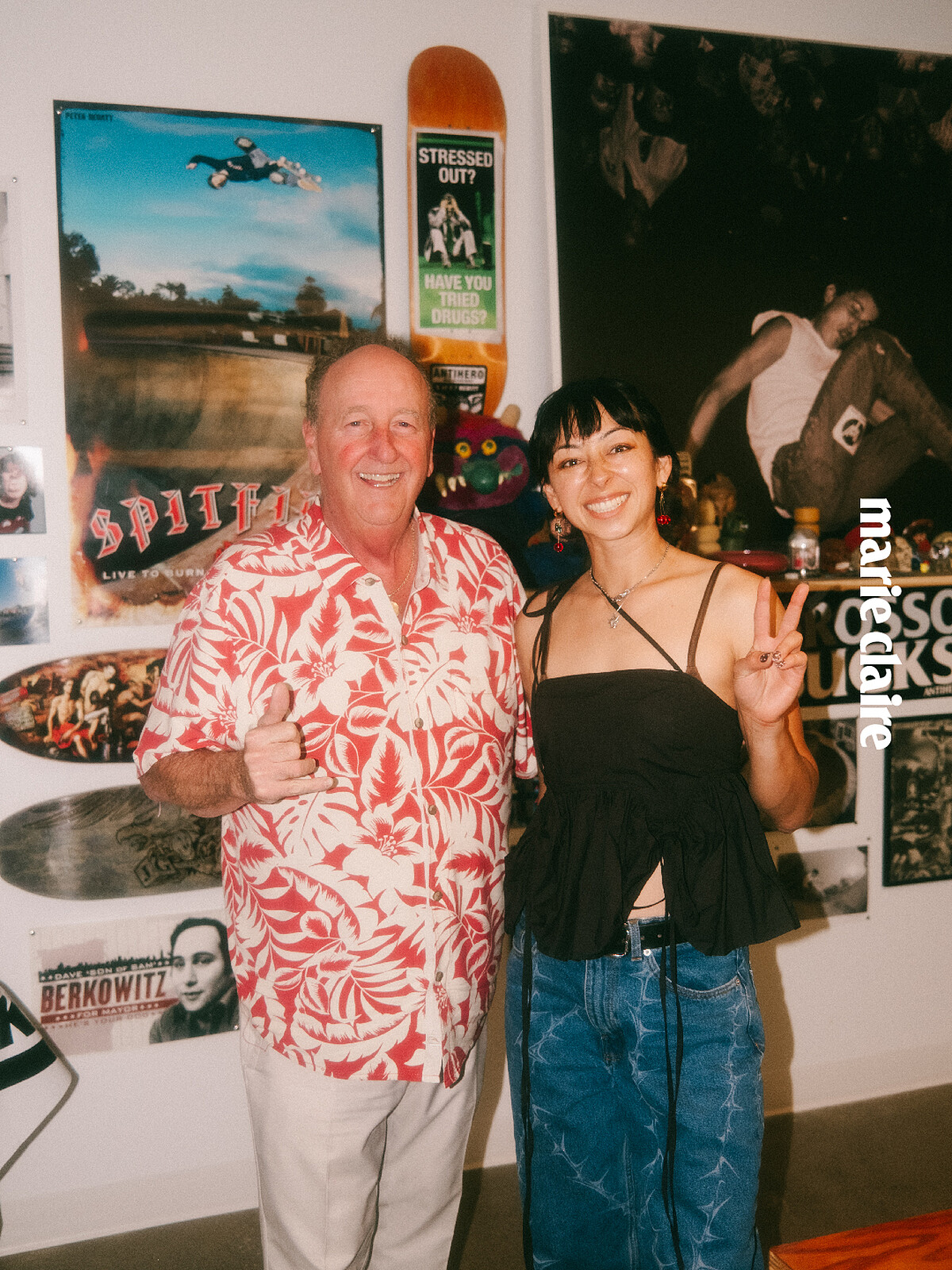 Lizzie 和 Vans 創辦人的兒子 Steve Van Doren,一起來到已故職業滑板選手、同時也是 Lizzie 導師的 Jeff Grosso 的辦公室。
