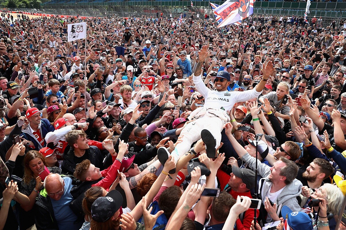 英國傳奇車手 Lewis Hamilton ,是銀石賽道車迷最熱愛的地主英雄。