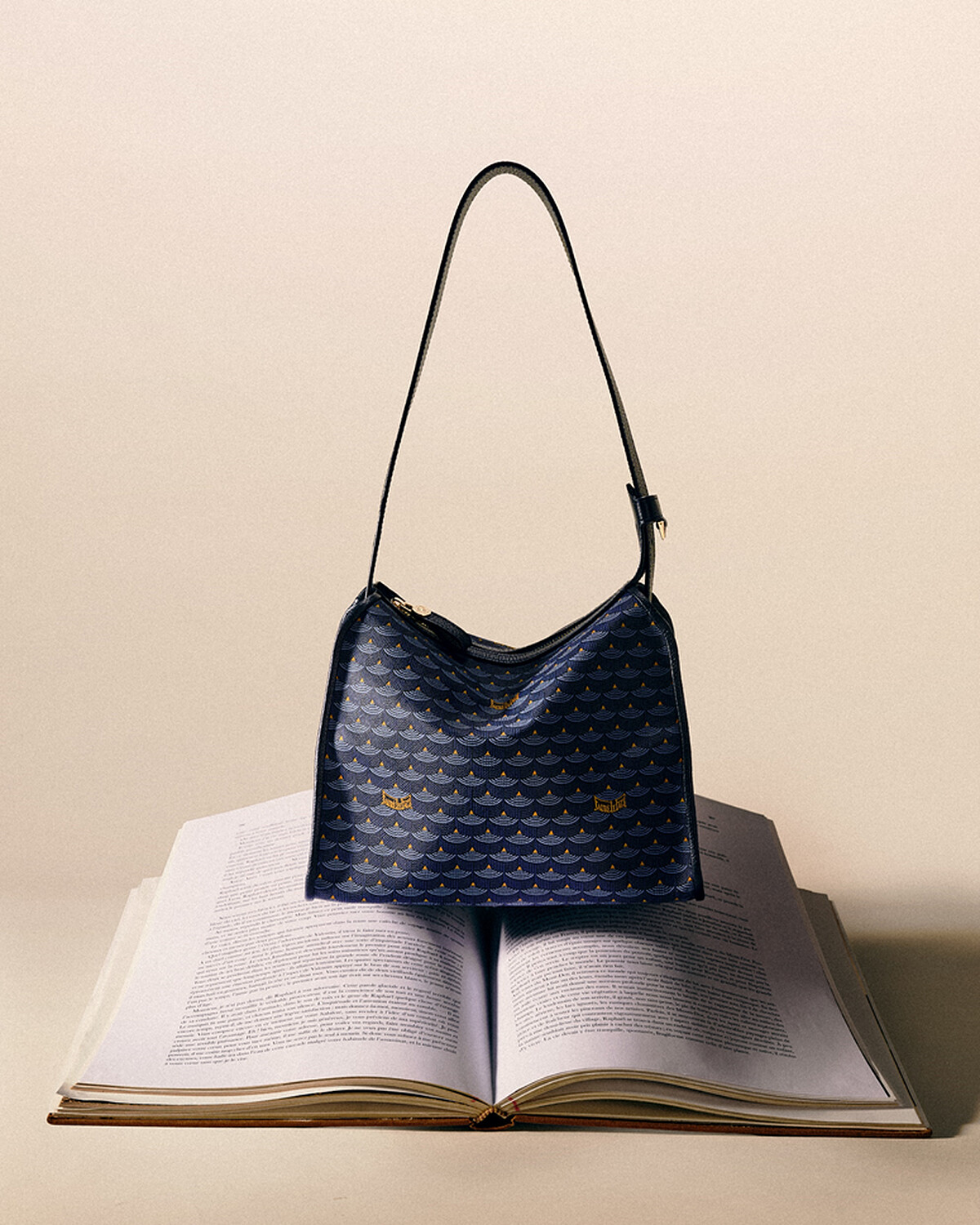 First Page Paris Blue 巴黎藍 台灣售價NTD$49,100