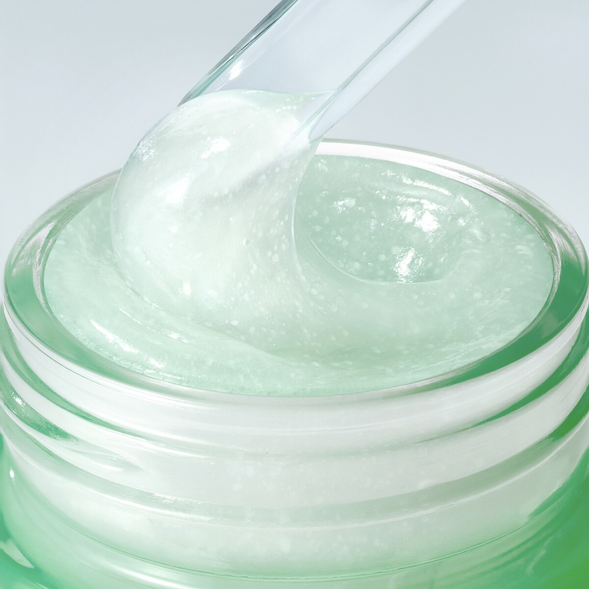 INNISFREE綠茶B5涼感平衡水凝霜質地示意。