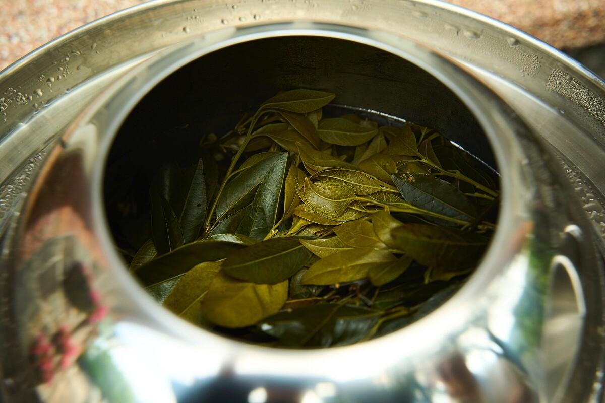 合作社長期與在地農場合作,運用發酵、乾燥與蒸餾等保存技術,把當季食材的風味留存下來,讓產季結束後,滋味依然能被端上餐桌。