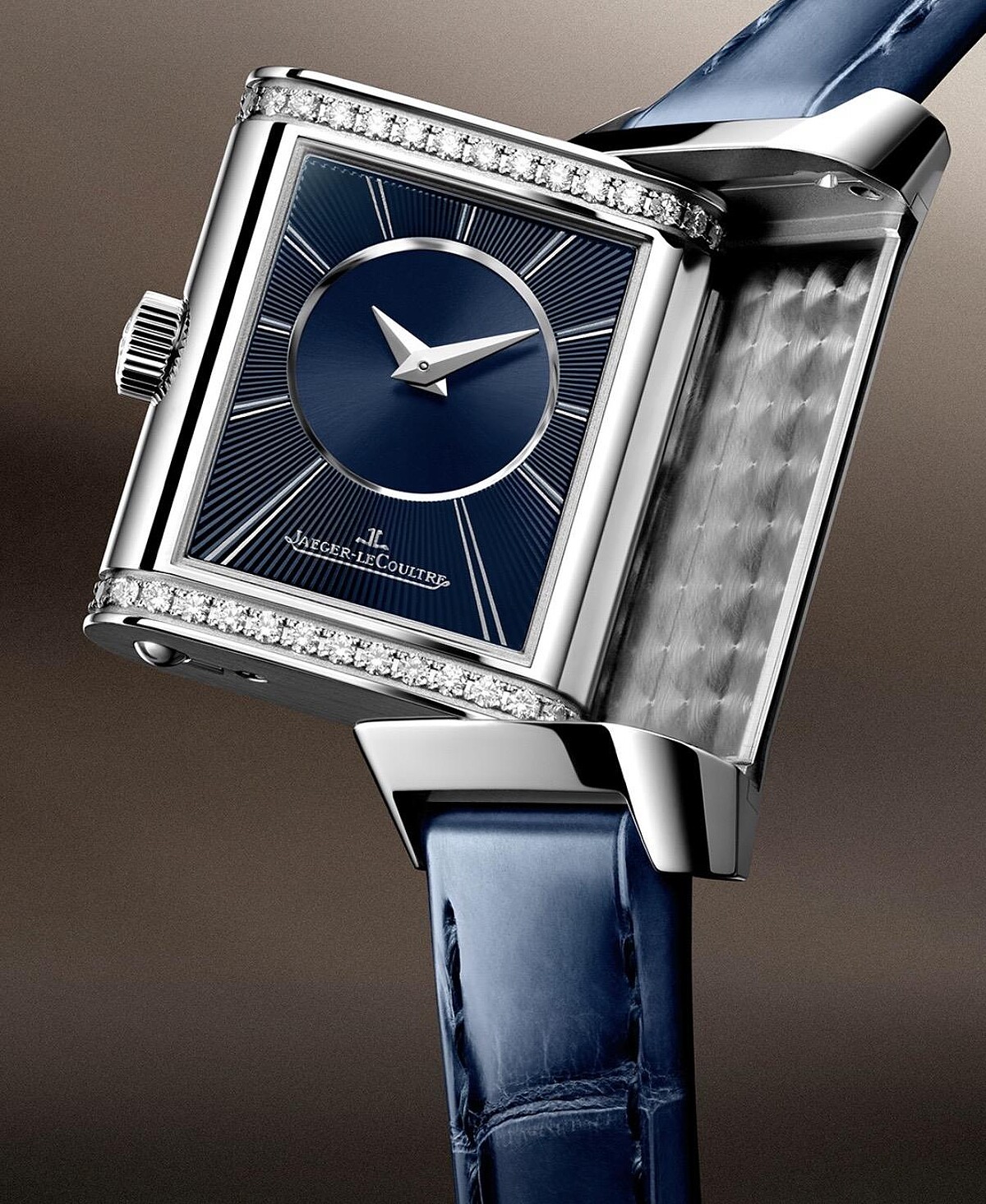 REVERSO CLASSIC SMALL DUETTO翻轉系列雙面腕錶小型款,錶殼精鋼,尺寸34.2毫米 x 21毫米 x 8.7毫米,844型手動上鏈機械機芯,參考價: NT$ 416,000