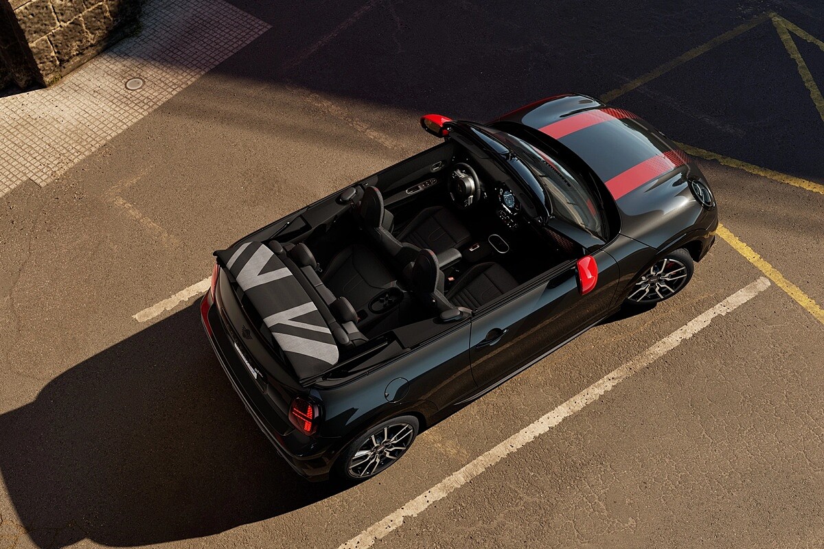 品牌首度在臺灣引進的敞篷 JCW 車型。