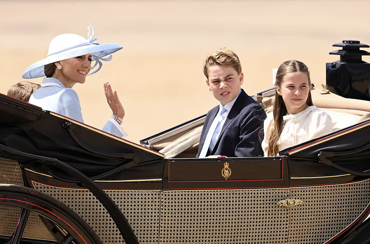 2026年「皇家軍隊閱兵儀式」(Trooping the Colour) 英國倫敦—6月13日:2026年6月13日,在英國倫敦舉行的「皇家軍隊閱兵儀式」期間,威爾斯夏洛特公主、威爾斯喬治王子、威爾斯王妃凱瑟琳與威爾斯路易王子(由左至右)出席活動。 「皇家軍隊閱兵儀式」是慶祝英國君主官方誕辰的儀式性閱兵活動。該活動匯集了來自皇家衛隊(Household Division)和國王皇家騎砲兵團(King's Troop Royal Horse Artillery)的1400多名士兵,其中包括來自聯合軍樂團的400多名樂手。 (圖片來源:Jeff Spicer/Getty Images)