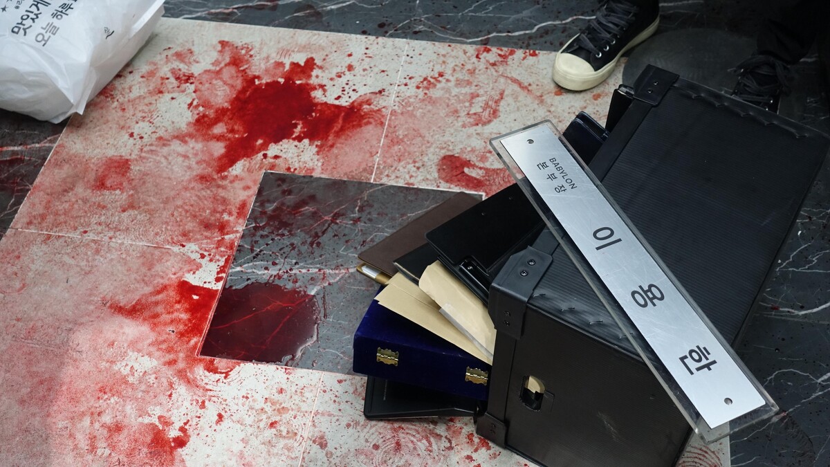 《殺人者的購物中心2》片場道具血漿染滿地板