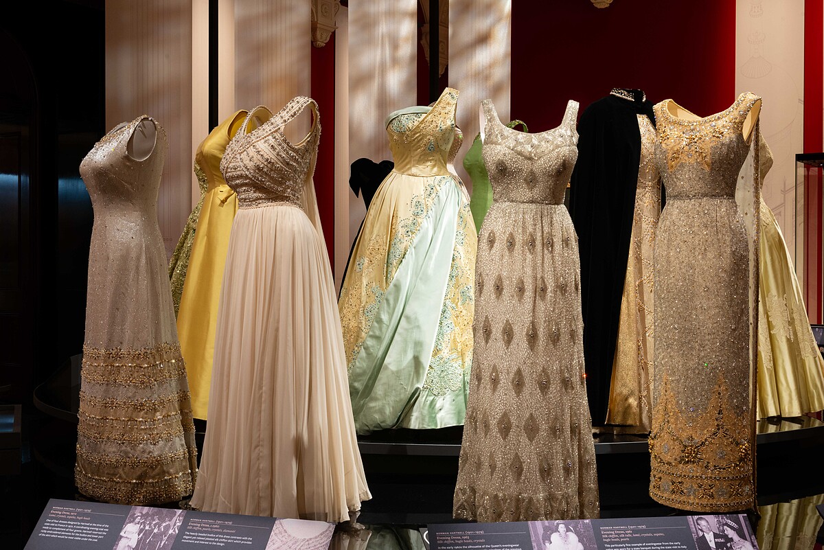 《Queen Elizabeth II: Fashion and Style book》展覽現場。