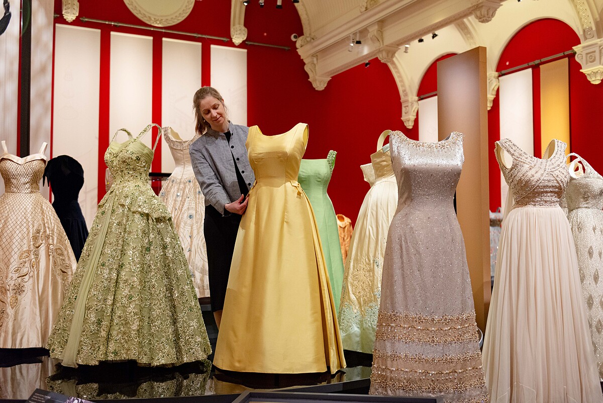 《Queen Elizabeth II: Fashion and Style book》展覽現場。