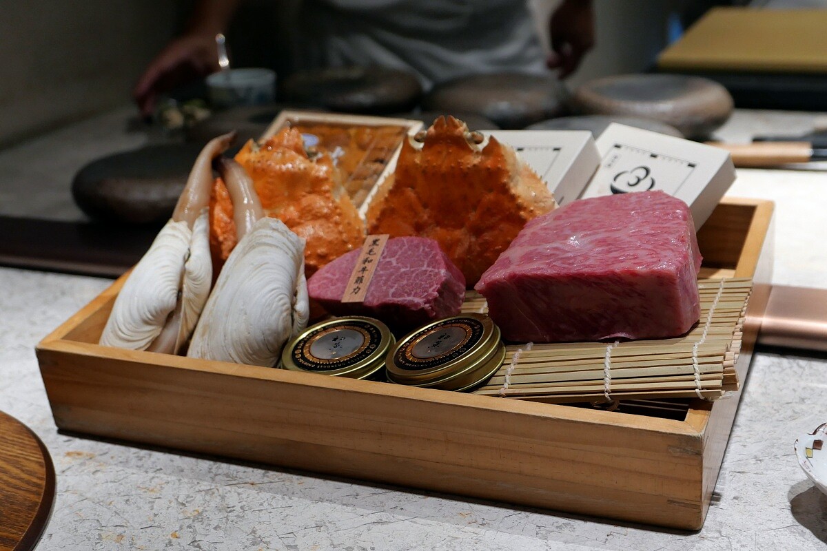這次餐廳把重點放在季節食材與鐵板料理最注重的火侯上。