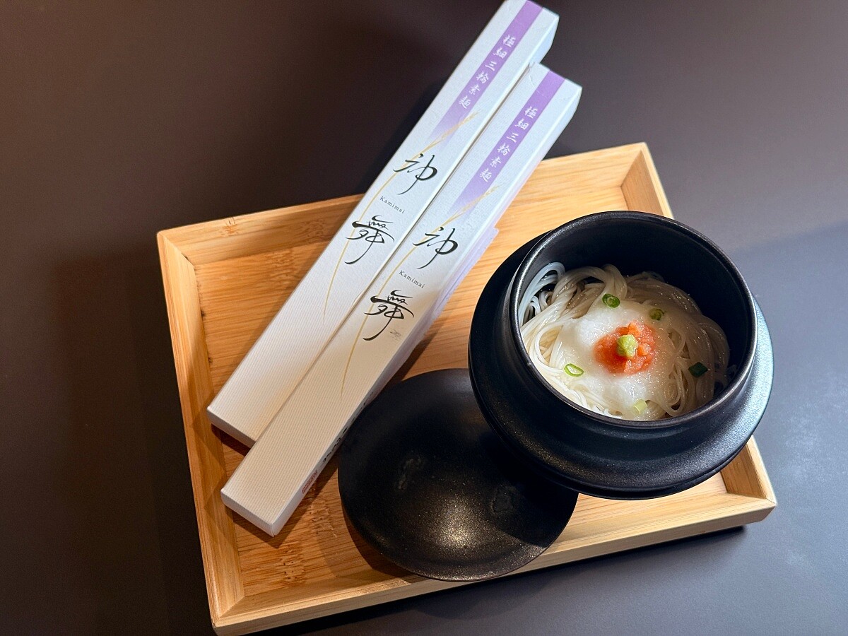 提供「神舞」素面的下九小食。