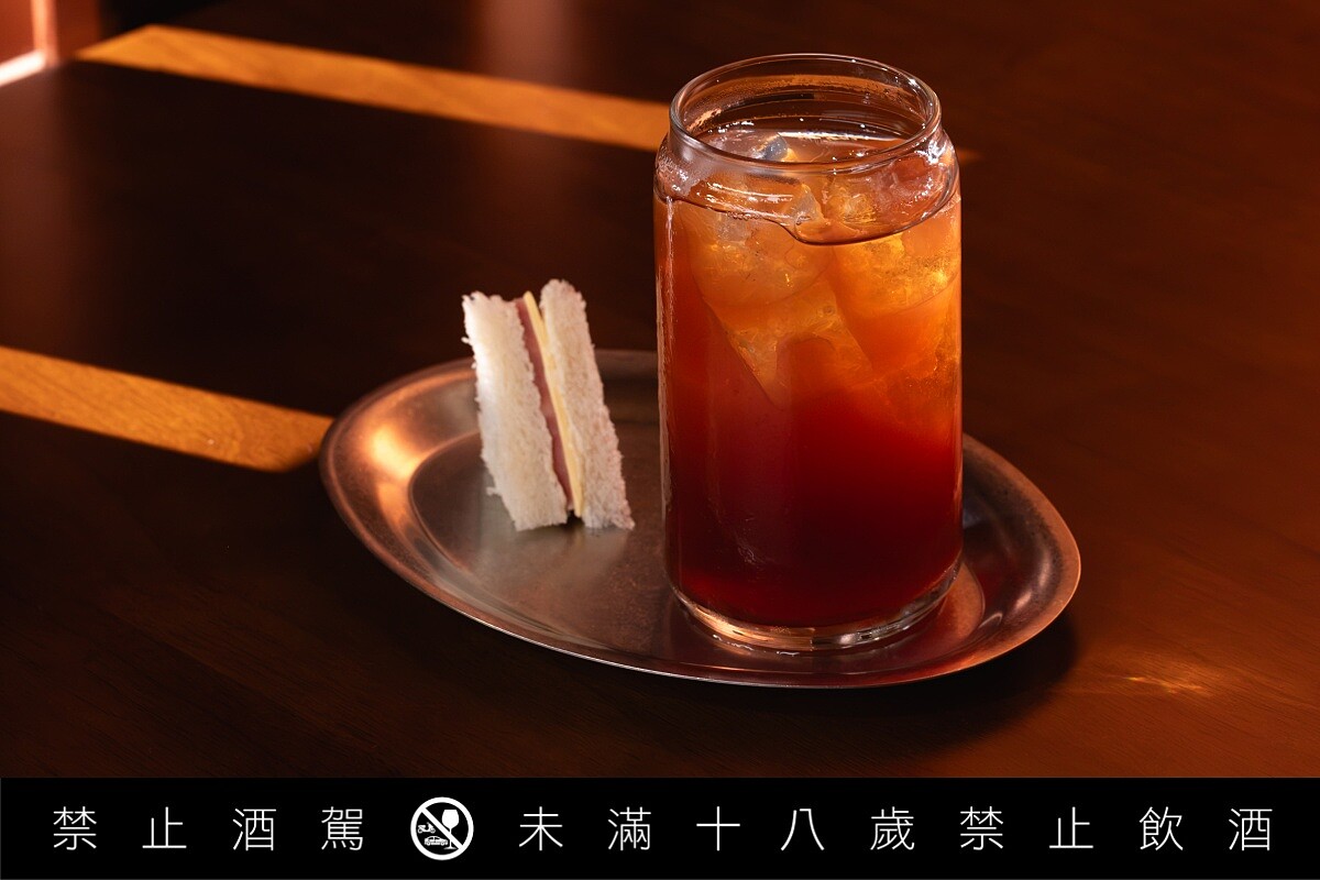 以臺灣傳統早餐店為靈感的「Morning Brekkie 大冰紅」。