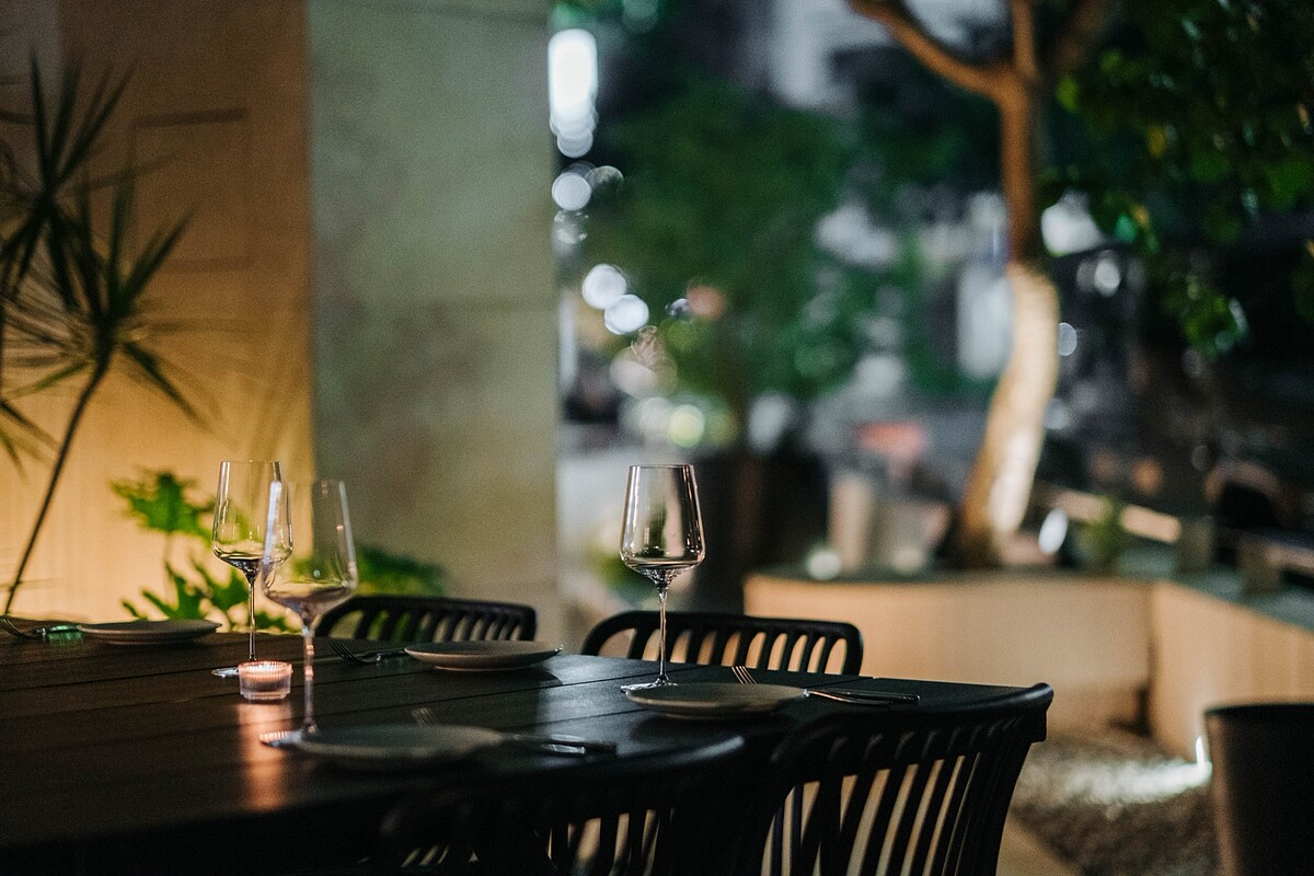 源自首爾的人氣品牌「AUFGLET Taipei」,今夏開起微醺夜間模式「AUFGLET Taipei BY NIGHT」, 8/21起每週五、六限定登場。