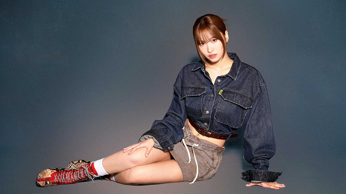 TWICE MOMO化身丹寧女王！4套Onitsuka Tiger DENIVITA造型率性又復古
