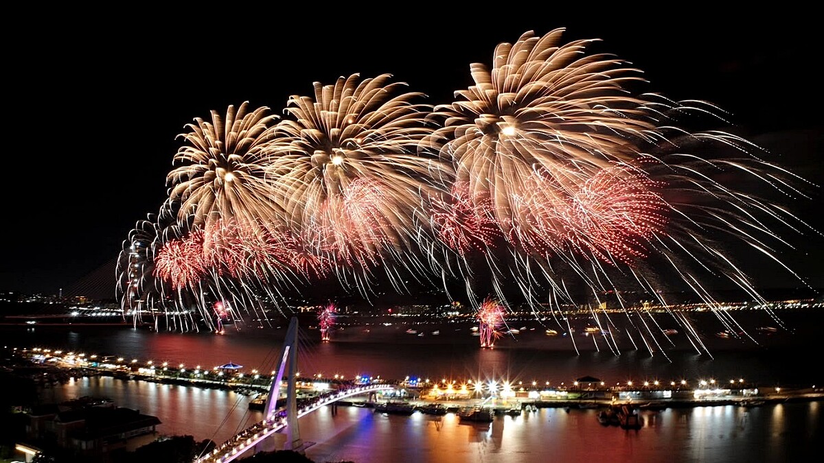 2026淡水煙火8/16登場！連3週「每場破萬發」、加碼河上燈光秀，6大最佳觀賞點一次看