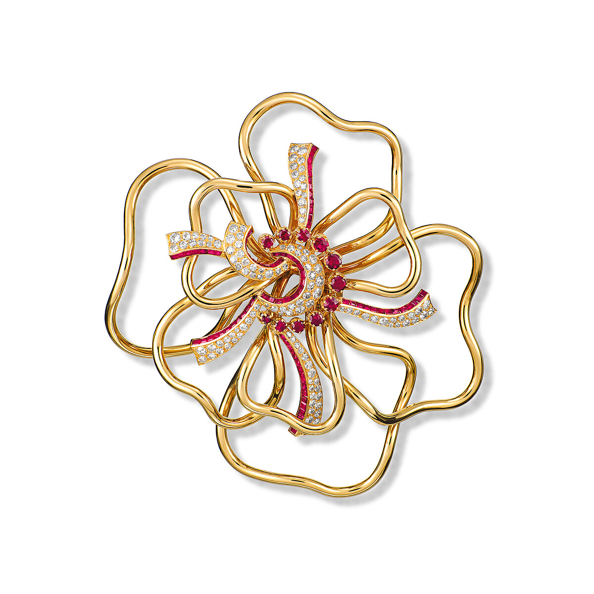 「剪影花朵」胸針，1937年 黃金、紅寶石、鑽石 &copy; 梵克雅寶（Van Cleef & Arpels）