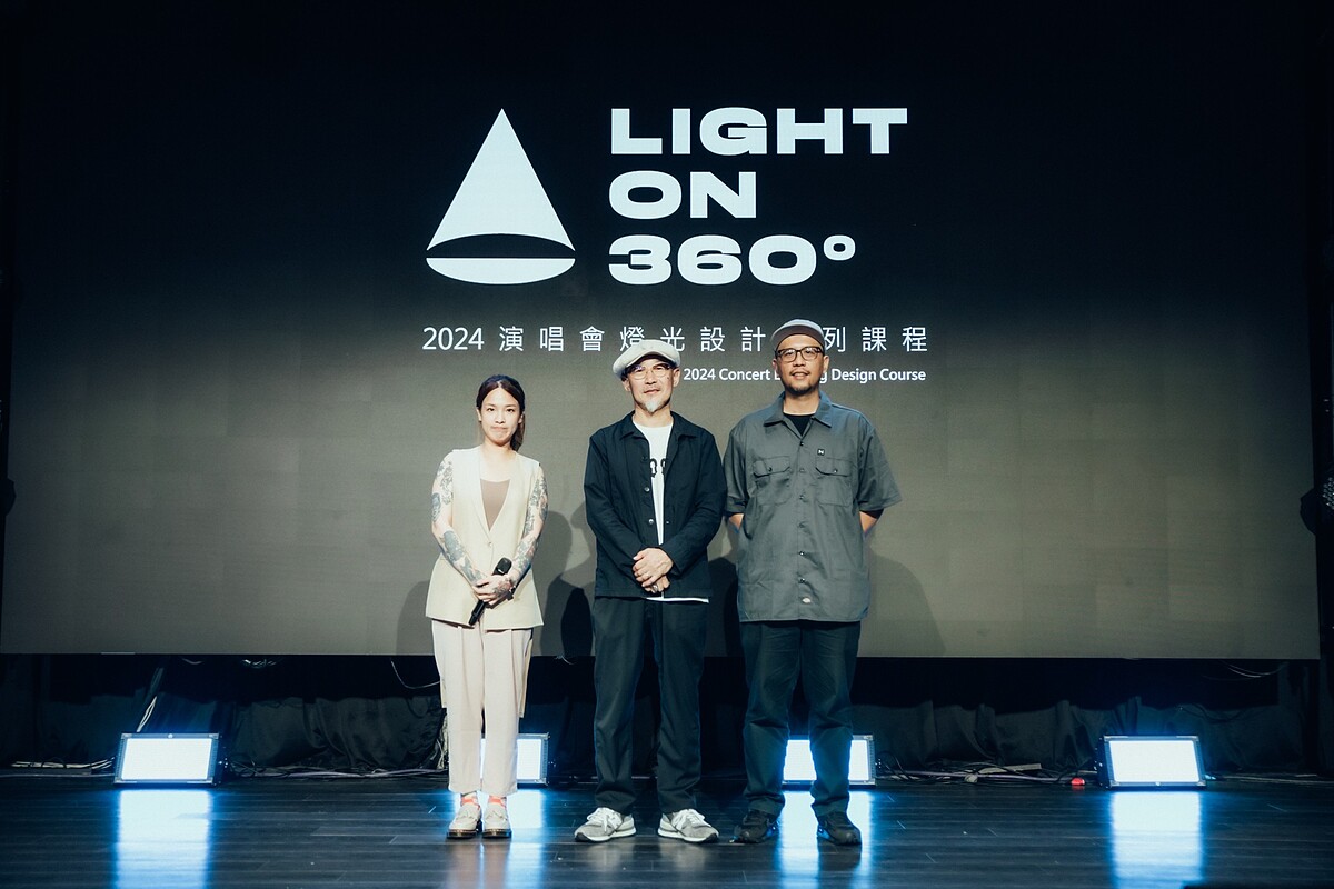 平山和裕於前年夏天受禾火設計邀請來台,於「2024 LIGHT ON 360° 演唱會燈光設計系列課程」帶來精彩講座。 (左起)禾火設計創辦人沈佳穎(花花)、平山和裕與伍翔麟