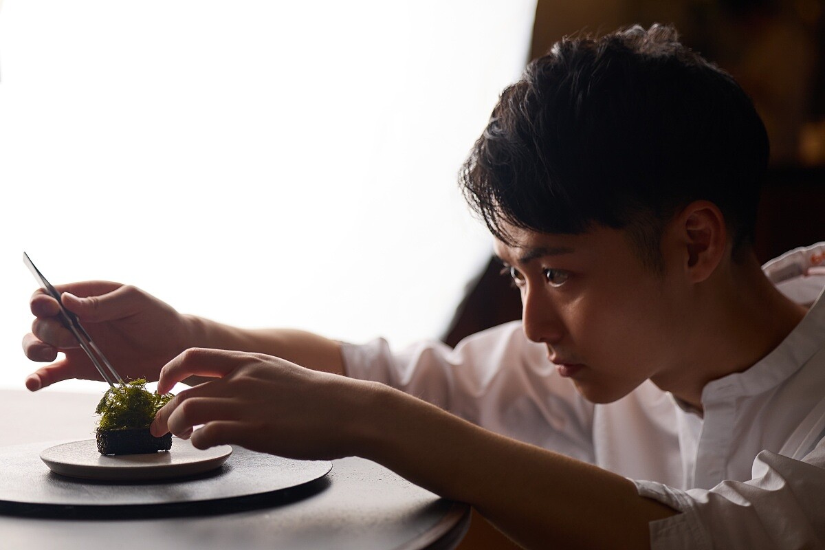 日籍主廚飯塚健太(Kenta Iizuka)。