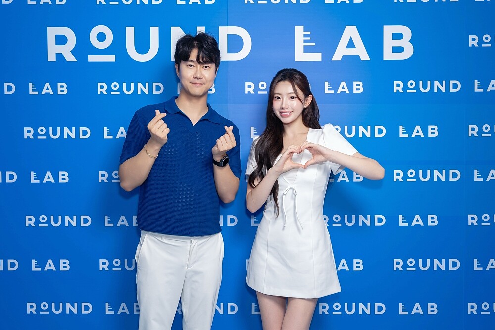 ROUND LAB台灣首位品牌代言人金娜妍與韓國總部白仁盛海外營業本部長。