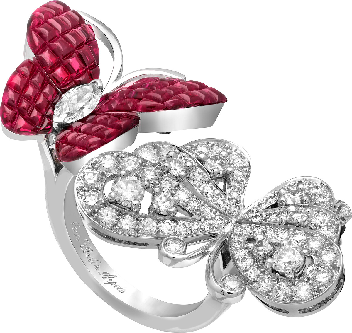 Flying butterfly Between the Finger 戒指(18K 白金、18K 玫瑰金、 Traditional Mystery Set傳統頂部拋光隱密式鑲嵌紅寶石、鑽石)