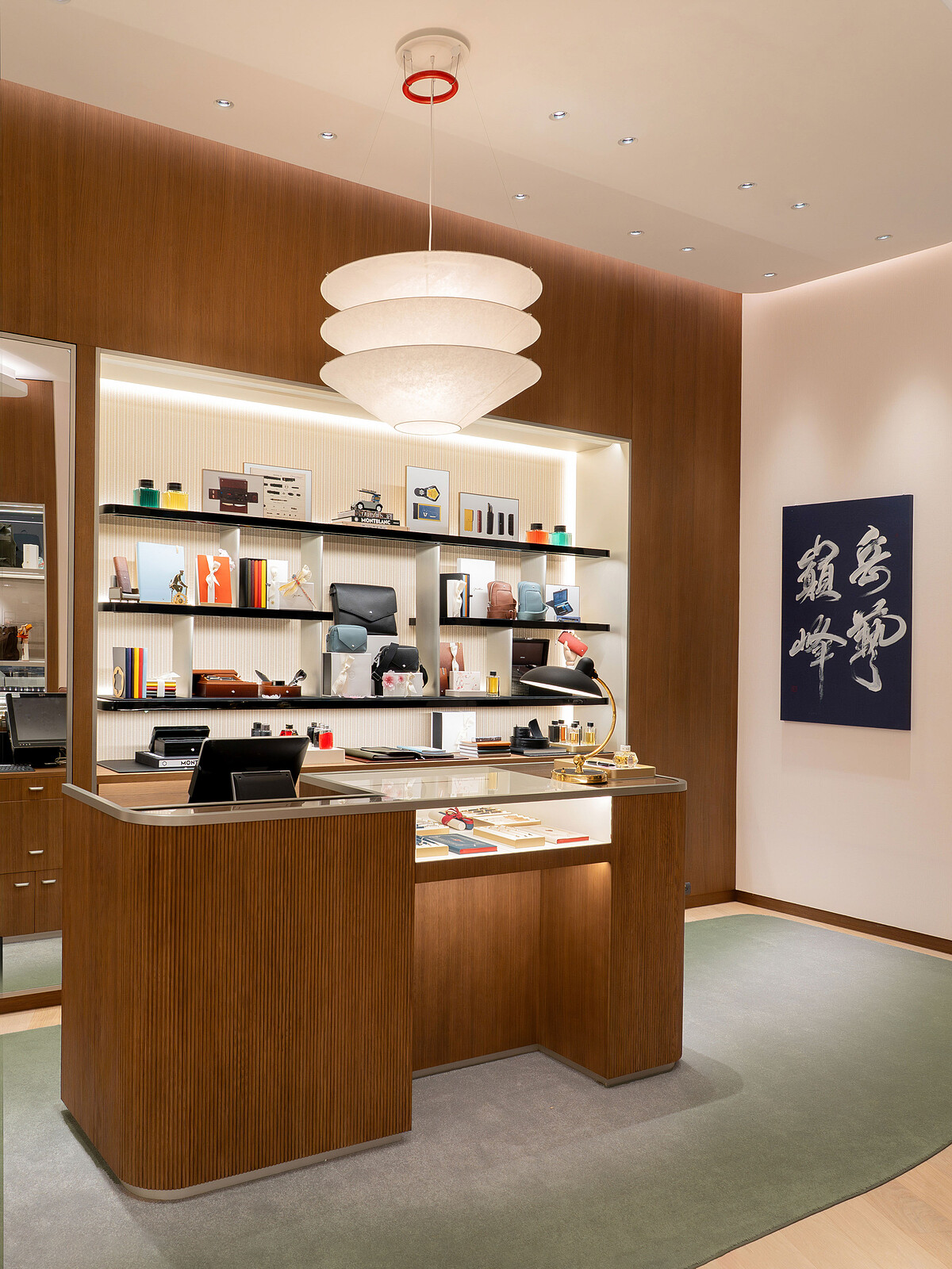 MONTBLANC台北101旗艦店改裝開幕_跨品類商品展示牆