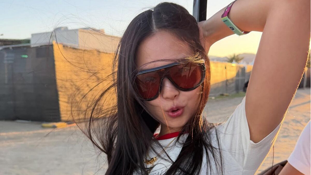 繼貓眼後的新寵！Jennie、aespa、Dua Lipa 都在戴的「復古蟲眼墨鏡」趨勢正夯