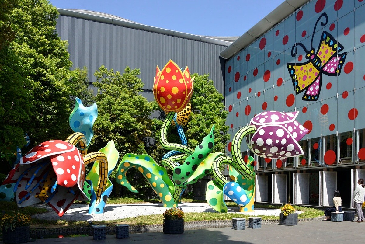 草間彌生《幻の華》2002年 松本市美術館蔵 ©YAYOI KUSAMA