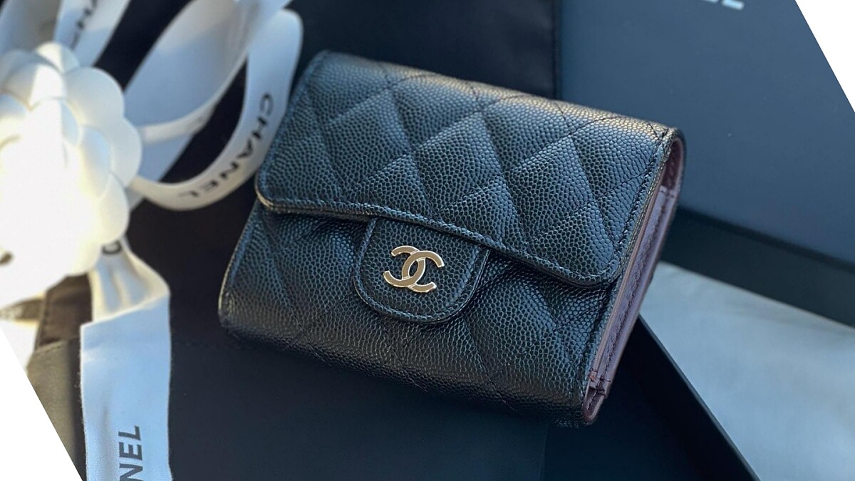 精品短夾怎麼選？10款「三摺短夾」推薦：Chanel、Dior、LV、Prada，小包也能輕鬆放