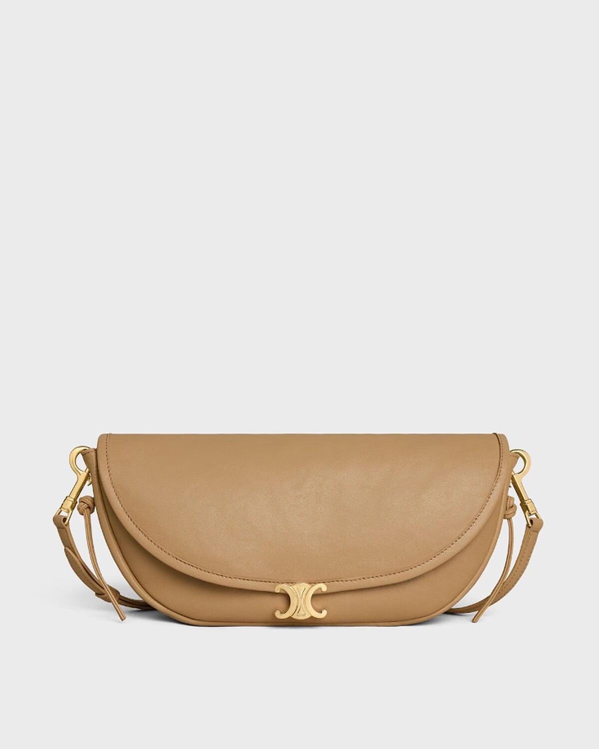 SOFTCeline TRIOMPHE HALFMOON 小號手袋NT$87,000。