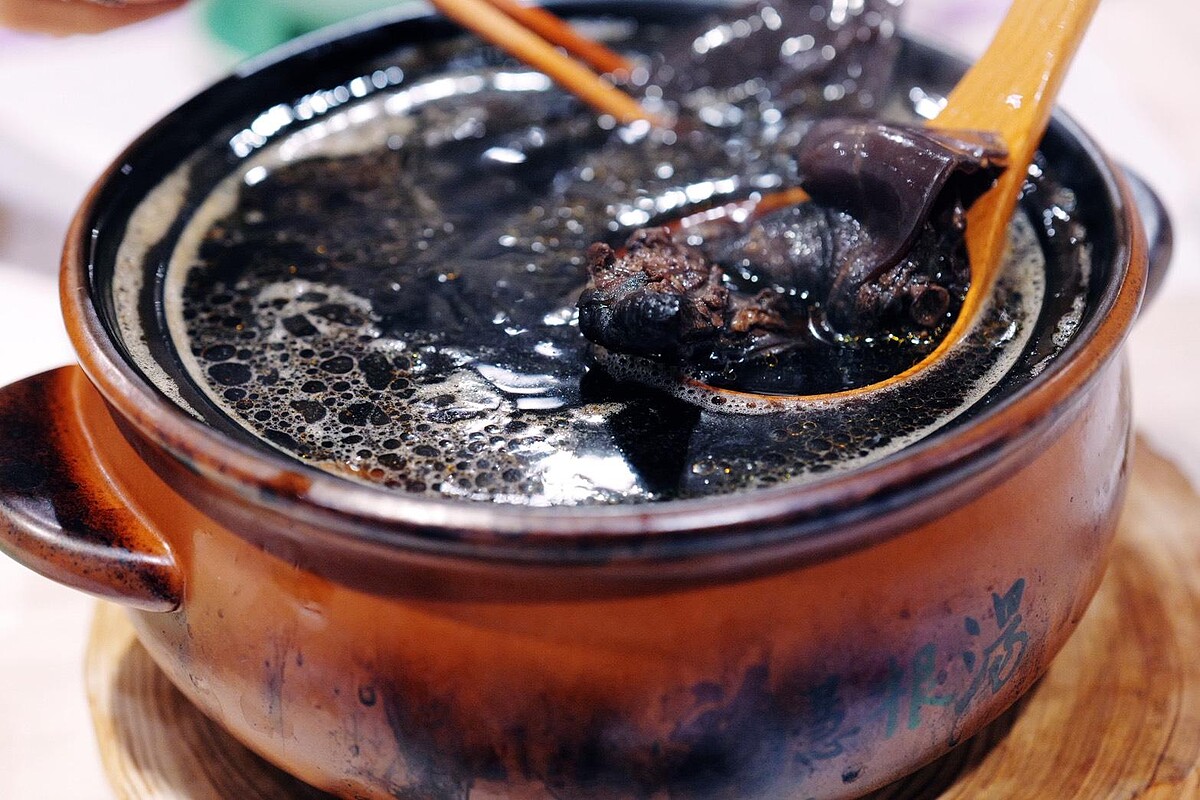 美麗佳人提醒您:喝酒不開車,飲酒過量有礙健康