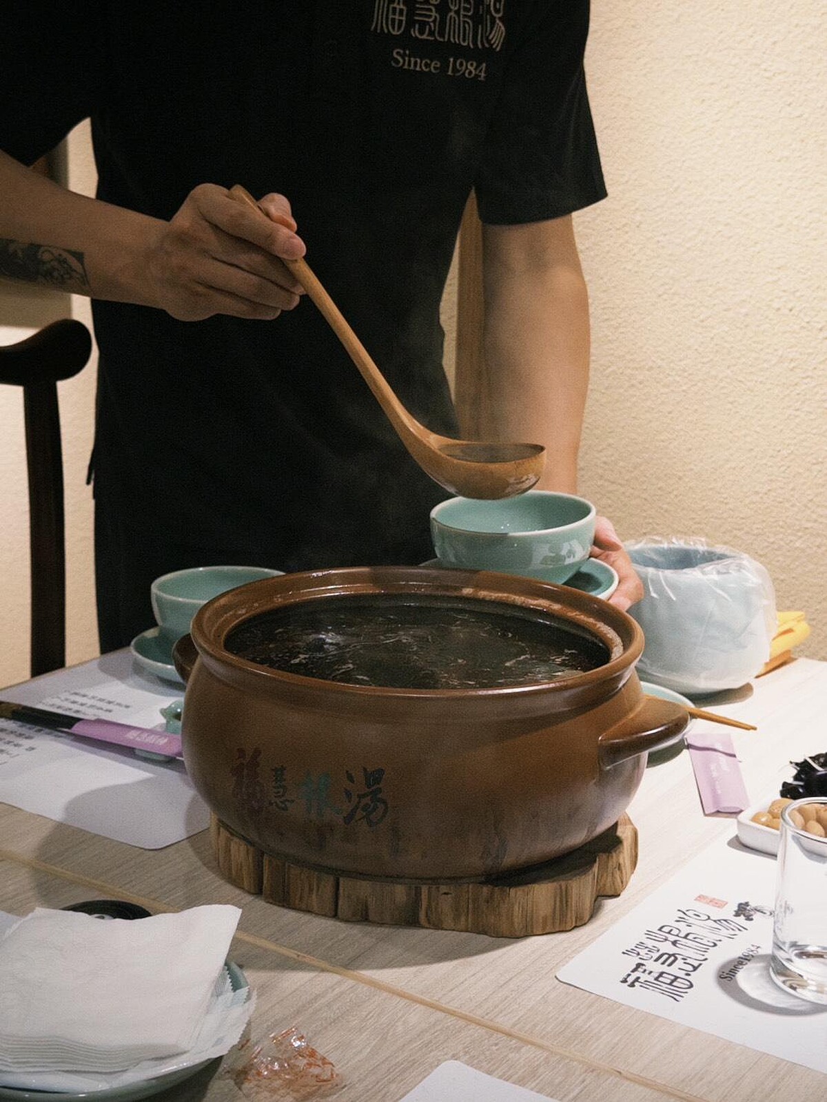 美麗佳人提醒您:喝酒不開車,飲酒過量有礙健康