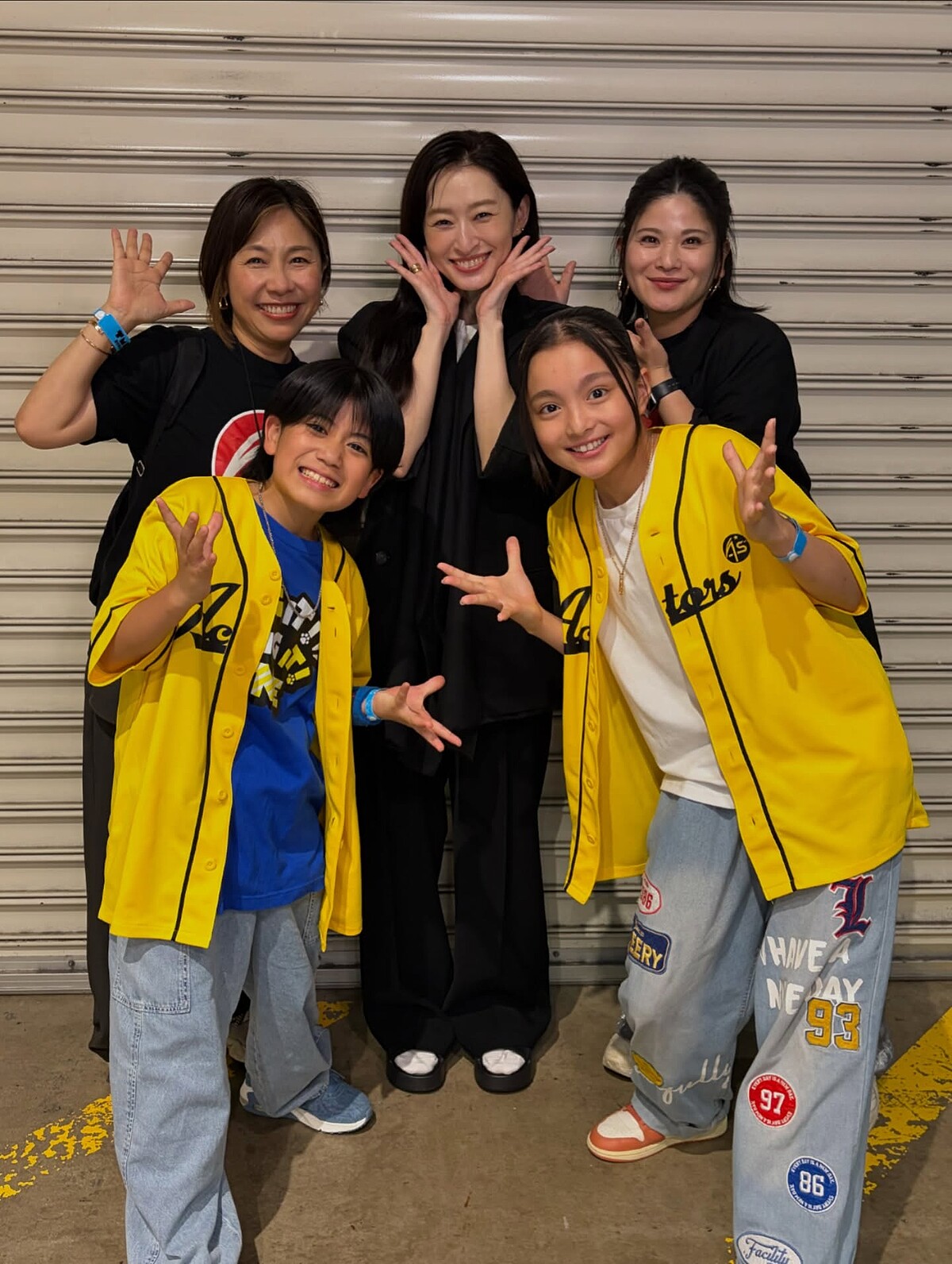 島袋寬子作為沖繩演藝學校大學姐,不時和學弟妹一起參加活動。