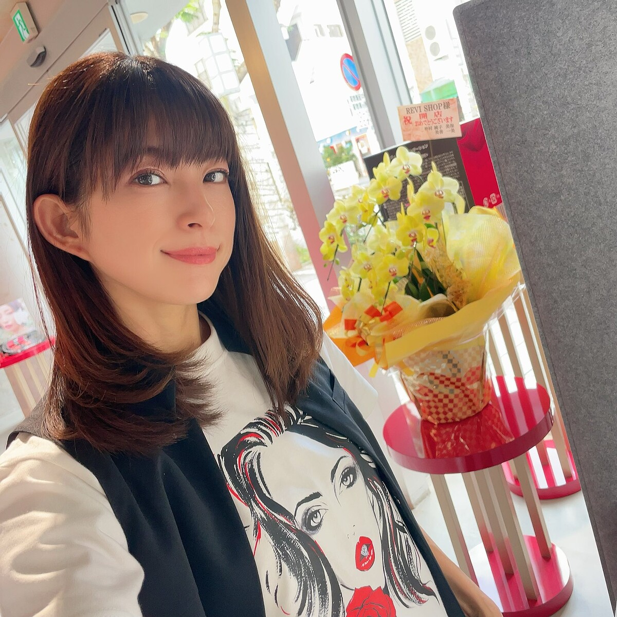 上原多香子,後期演藝之路坎坷,近年轉往美容產業與舞台劇發展。