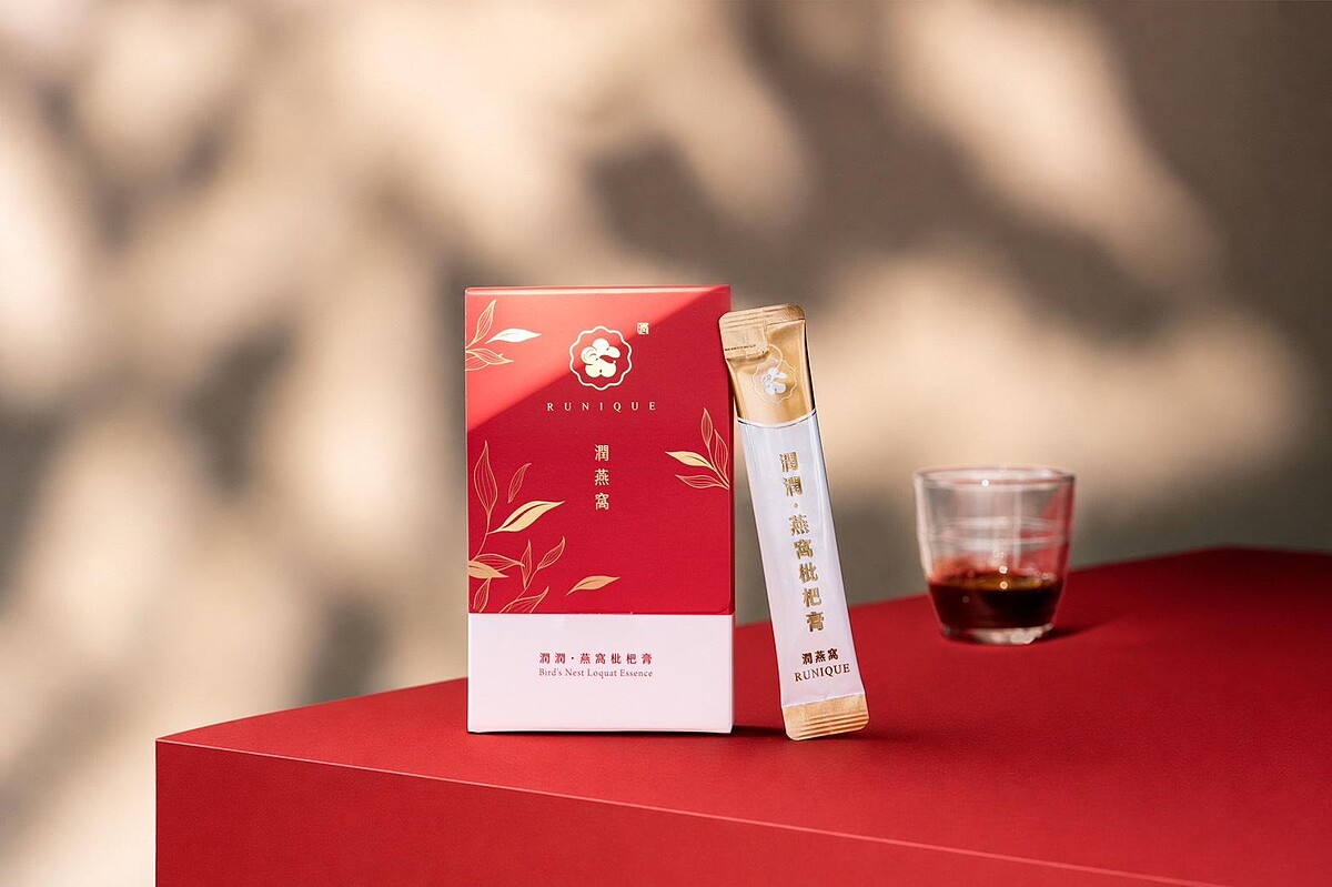 ▲「潤潤 • 燕窩枇杷膏 10入輕巧裝」精緻隨身的設計,隨時隨地為自己潤澤光采。