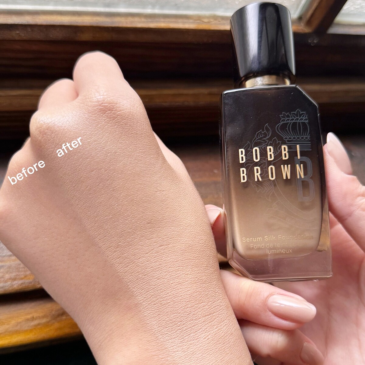 BOBBI BROWN冬蟲夏草緞光精萃粉底主打緞光光澤。