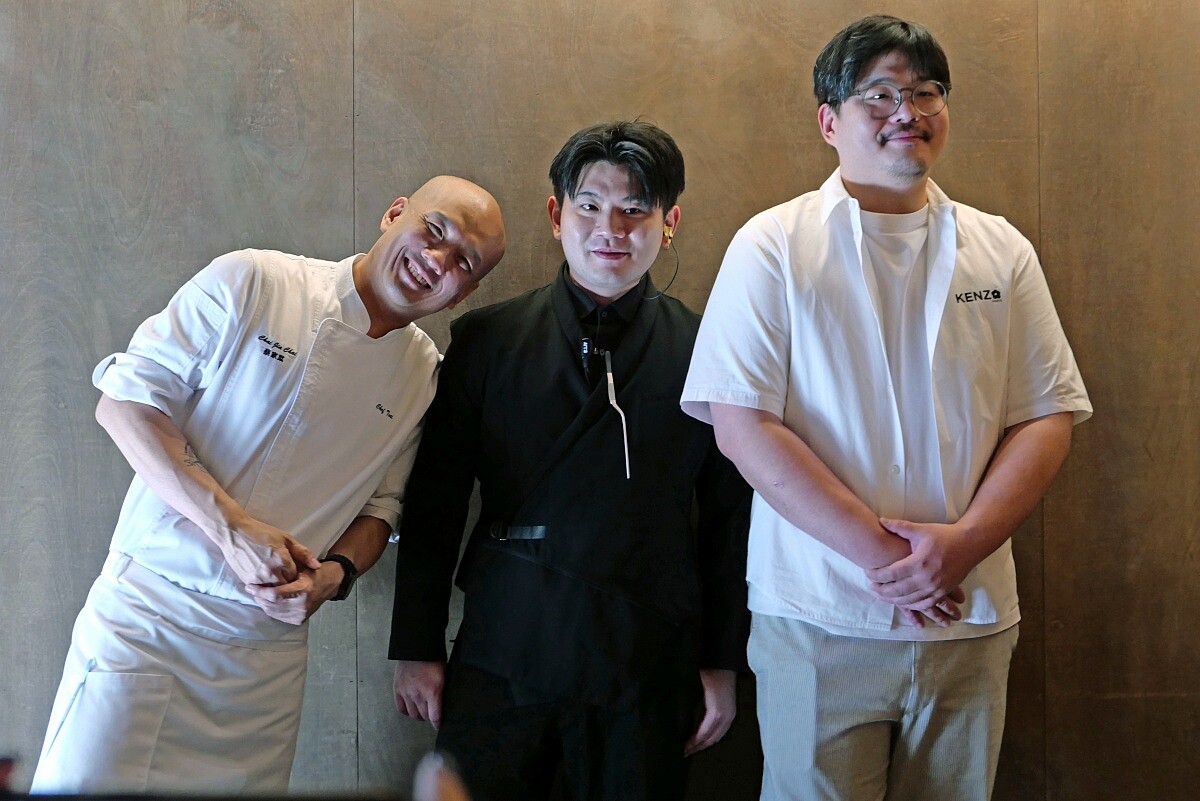 這場合作來自於三人私下的好交情。